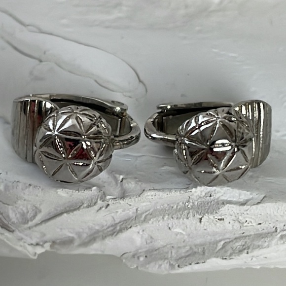 Vintage Clip On Silver Tone Earrings Star Design - Picture 2 of 9